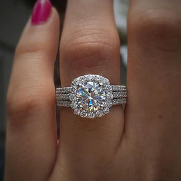 BRILLIANT CUBIC ZIRCONIA LUXURY ENGAGEMENT RING