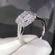 BRILLIANT CUBIC ZIRCONIA LUXURY ENGAGEMENT RING
